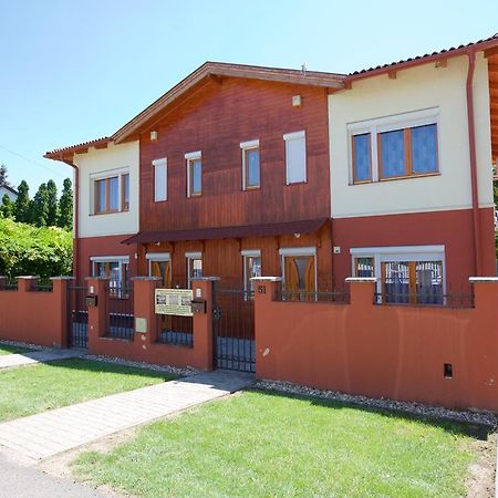Zoli Apartmanok-Brody 51-53 Хайдусобосло Экстерьер фото