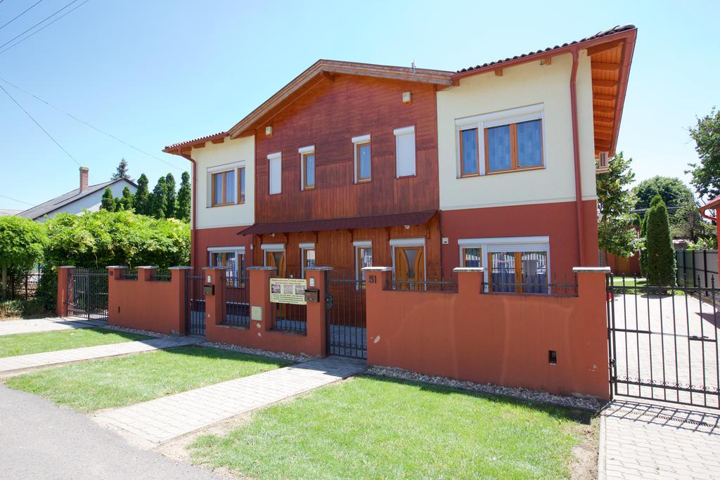 Zoli Apartmanok-Brody 51-53 Хайдусобосло Экстерьер фото
