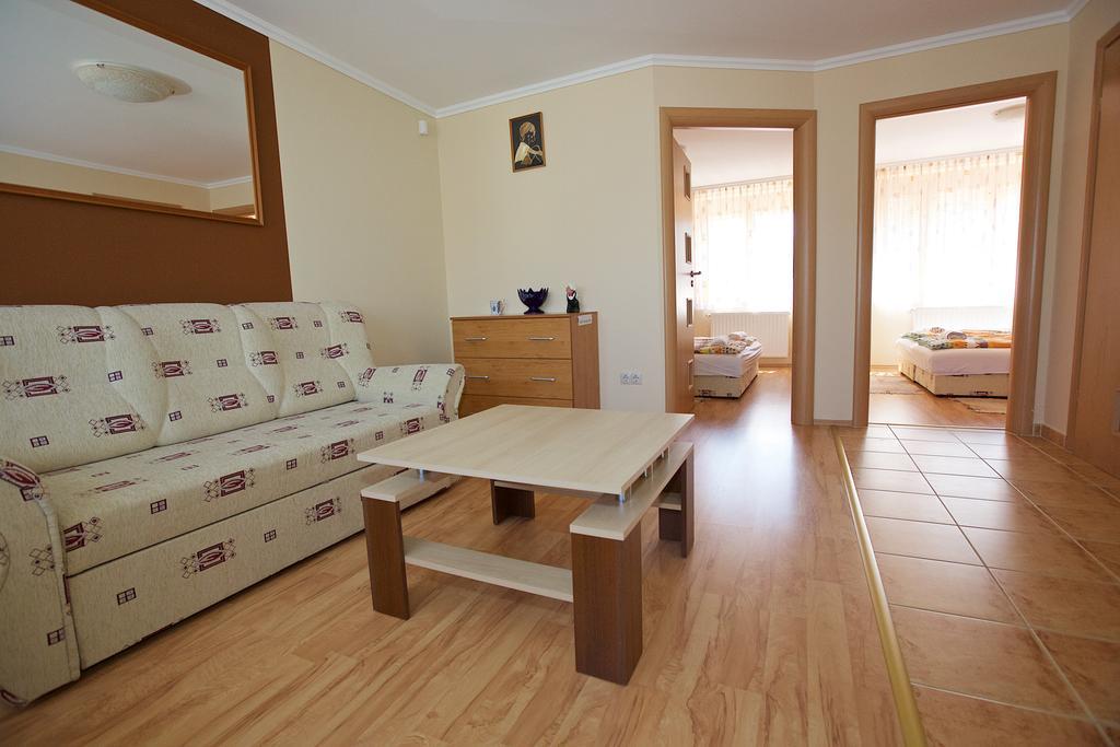 Zoli Apartmanok-Brody 51-53 Хайдусобосло Экстерьер фото