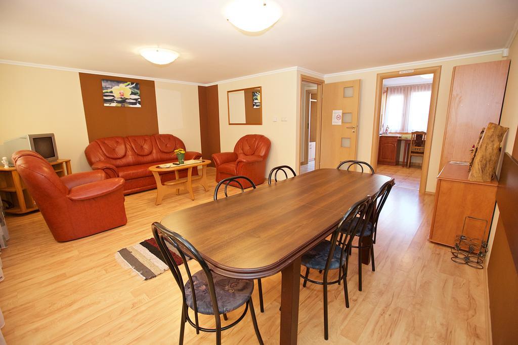 Zoli Apartmanok-Brody 51-53 Хайдусобосло Экстерьер фото