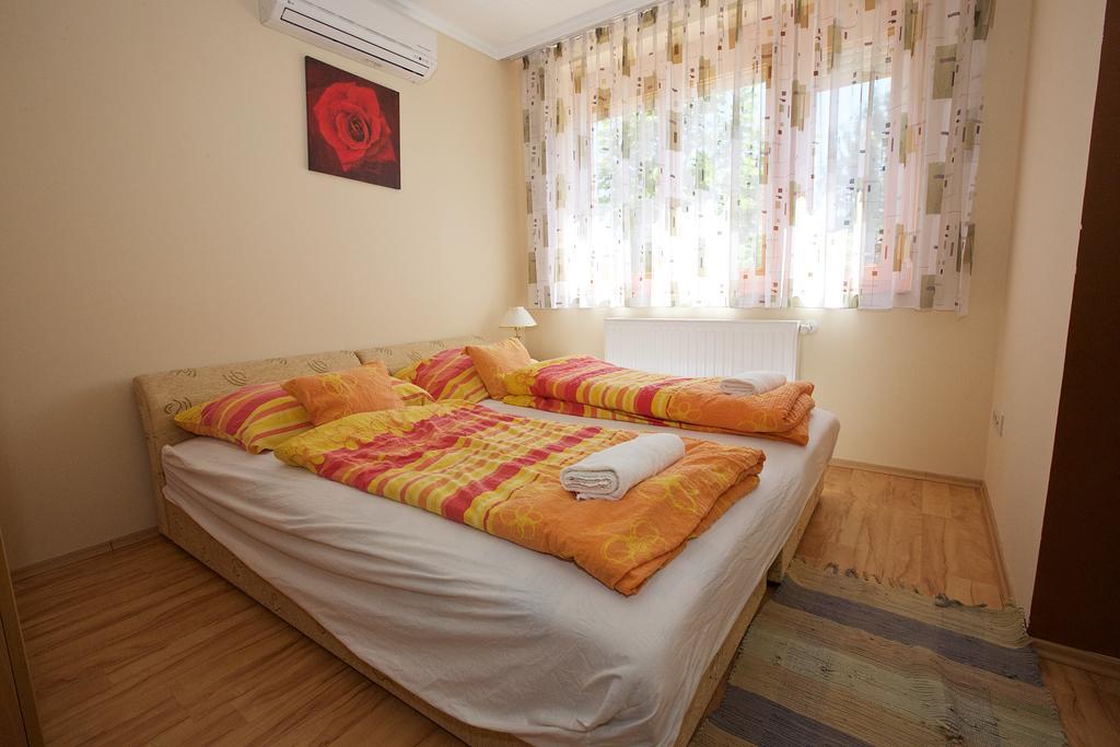 Zoli Apartmanok-Brody 51-53 Хайдусобосло Экстерьер фото
