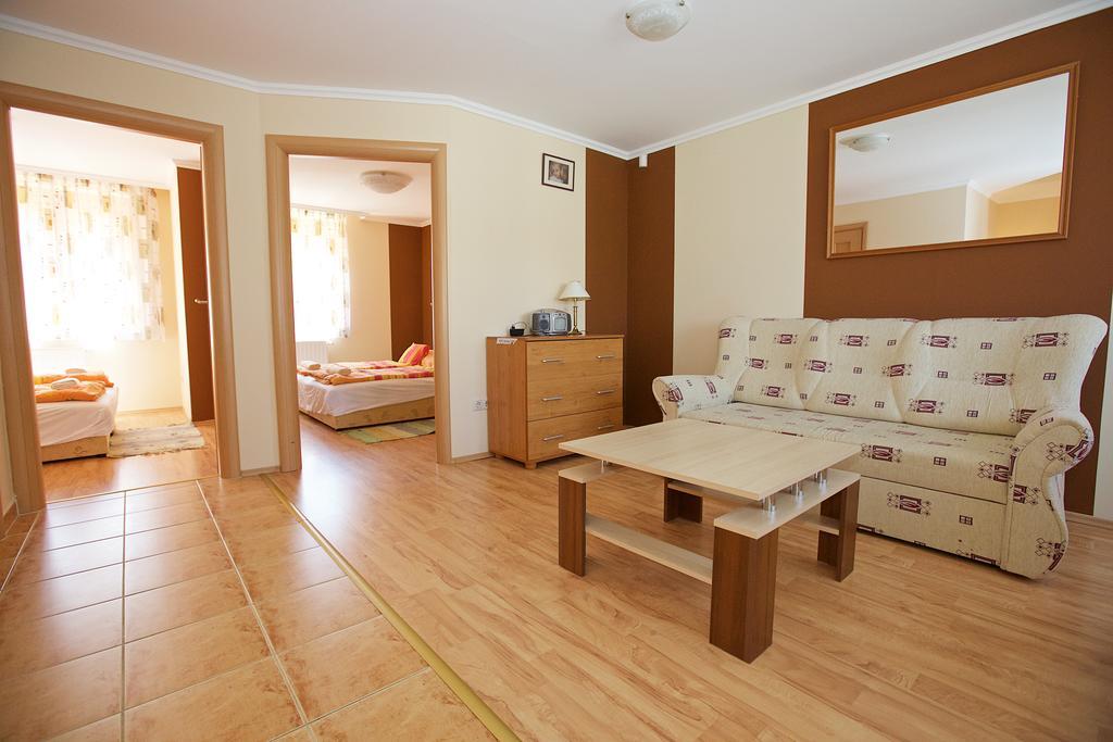 Zoli Apartmanok-Brody 51-53 Хайдусобосло Экстерьер фото