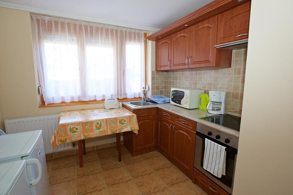 Zoli Apartmanok-Brody 51-53 Хайдусобосло Экстерьер фото